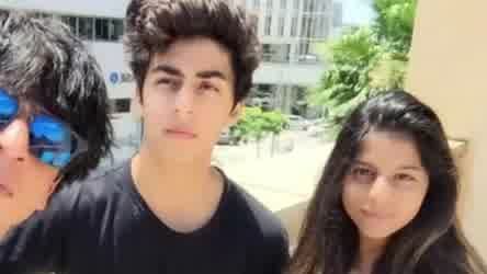 Aryan Khan looks like 90s Shahrukh Khan In His Latest Picture