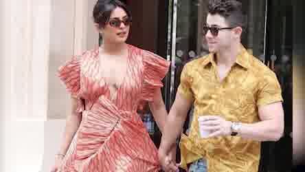 Priyanka Chopra's Beautiful Dress Becomes Uncomfortable and Harsh Winds are to be blamed.